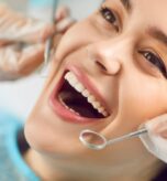 Close-up,Portrait,Of,Female,Patient,With,Open,Mouth,In,Modern